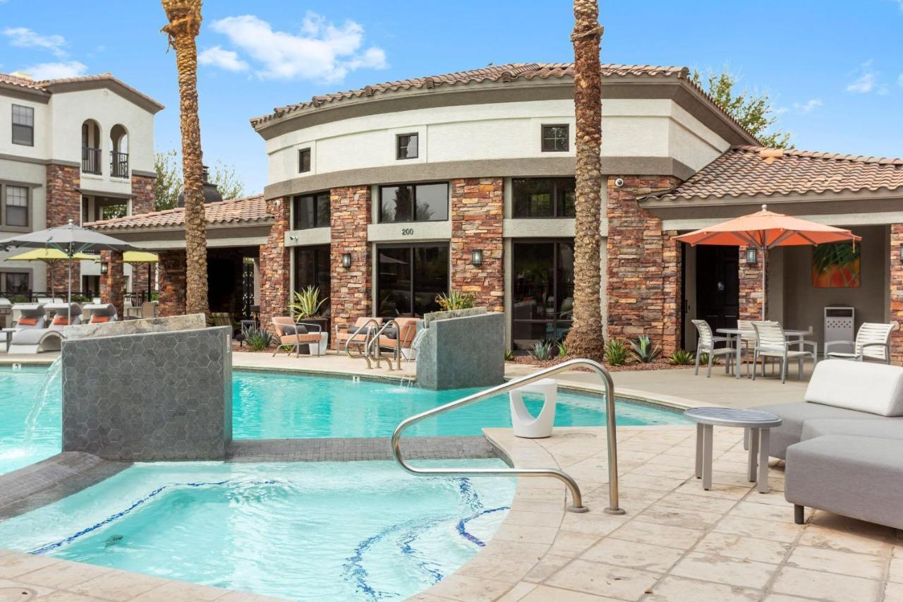 Cozysuites Glendale By The Stadium With Pool 01 Екстериор снимка