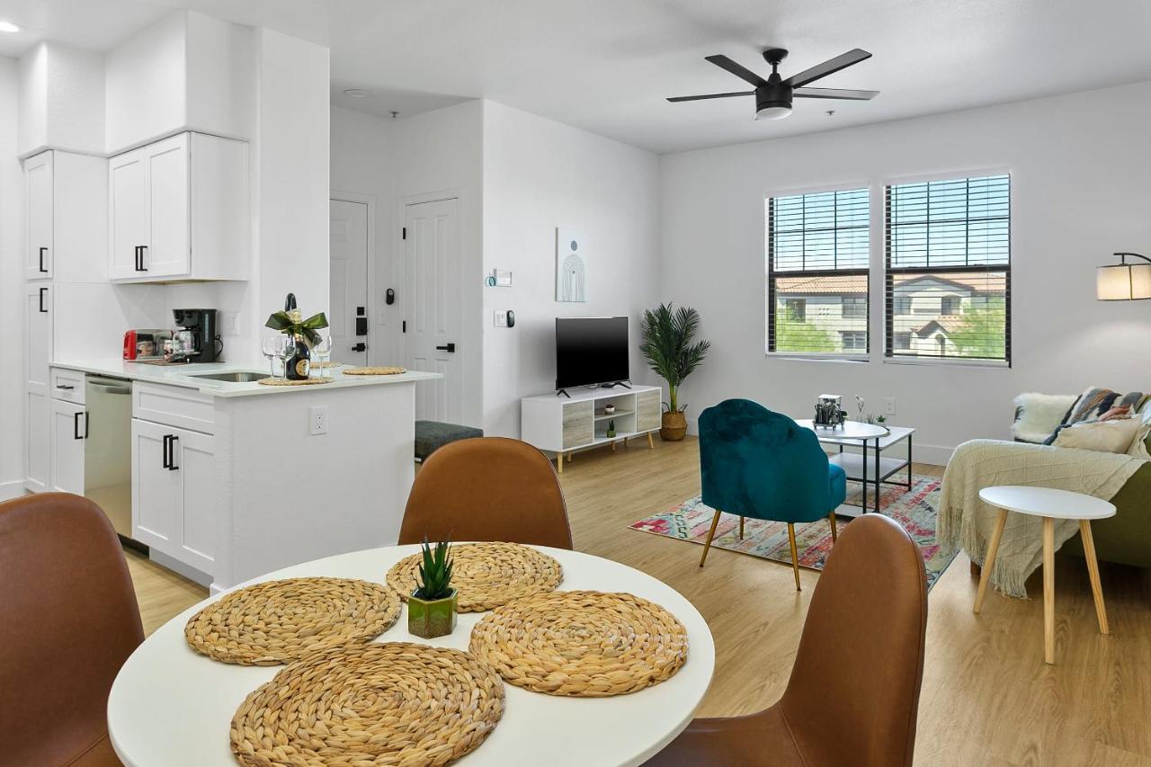 Cozysuites Glendale By The Stadium With Pool 01 Екстериор снимка